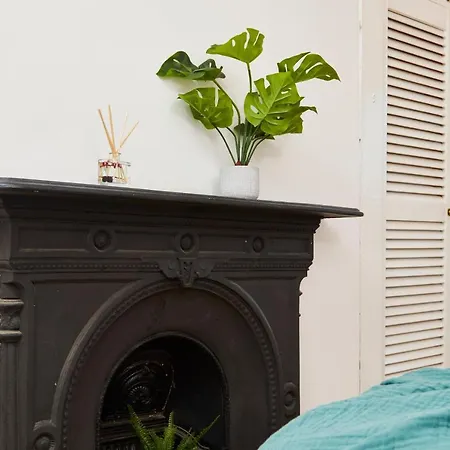 Apartment 2 Bedroom *